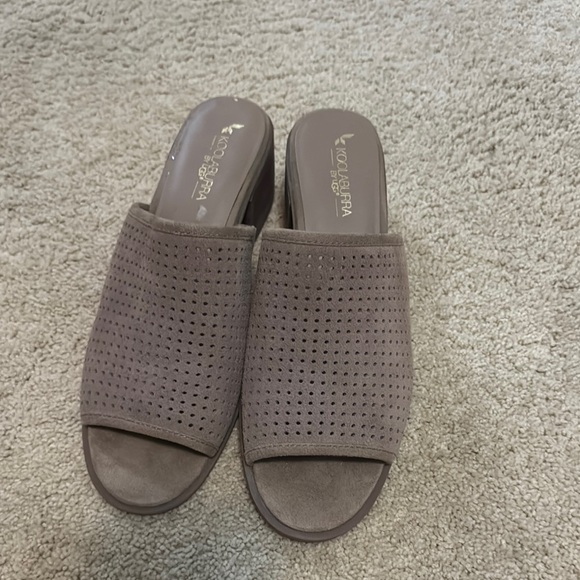 Kookaburra by UGG Women's Taupe Slide Sandals - Picture 1 of 4